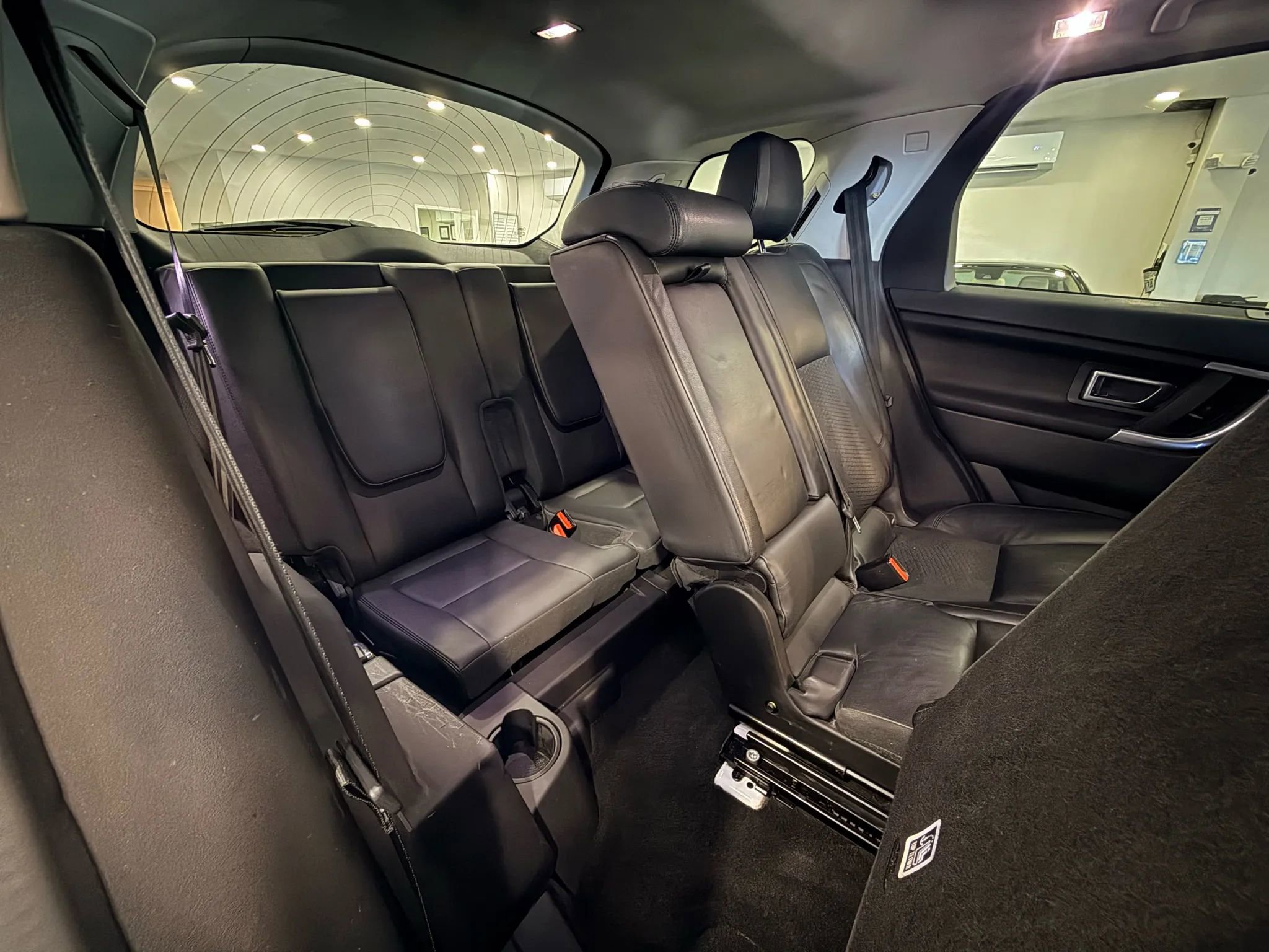 Used 2017 Land Rover Discovery Sport SE AWD/4WD image 16