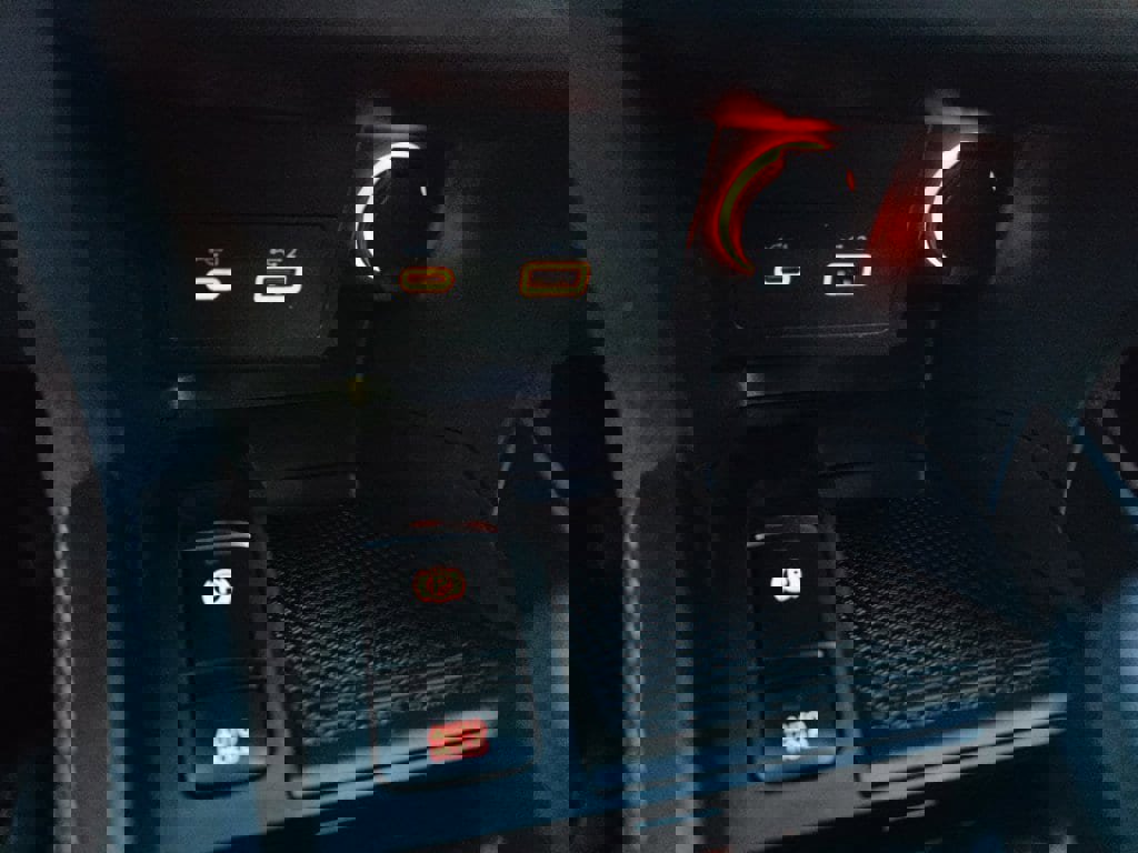 Used 2023 Nissan Kicks SR w/ SR Premium Package image 22