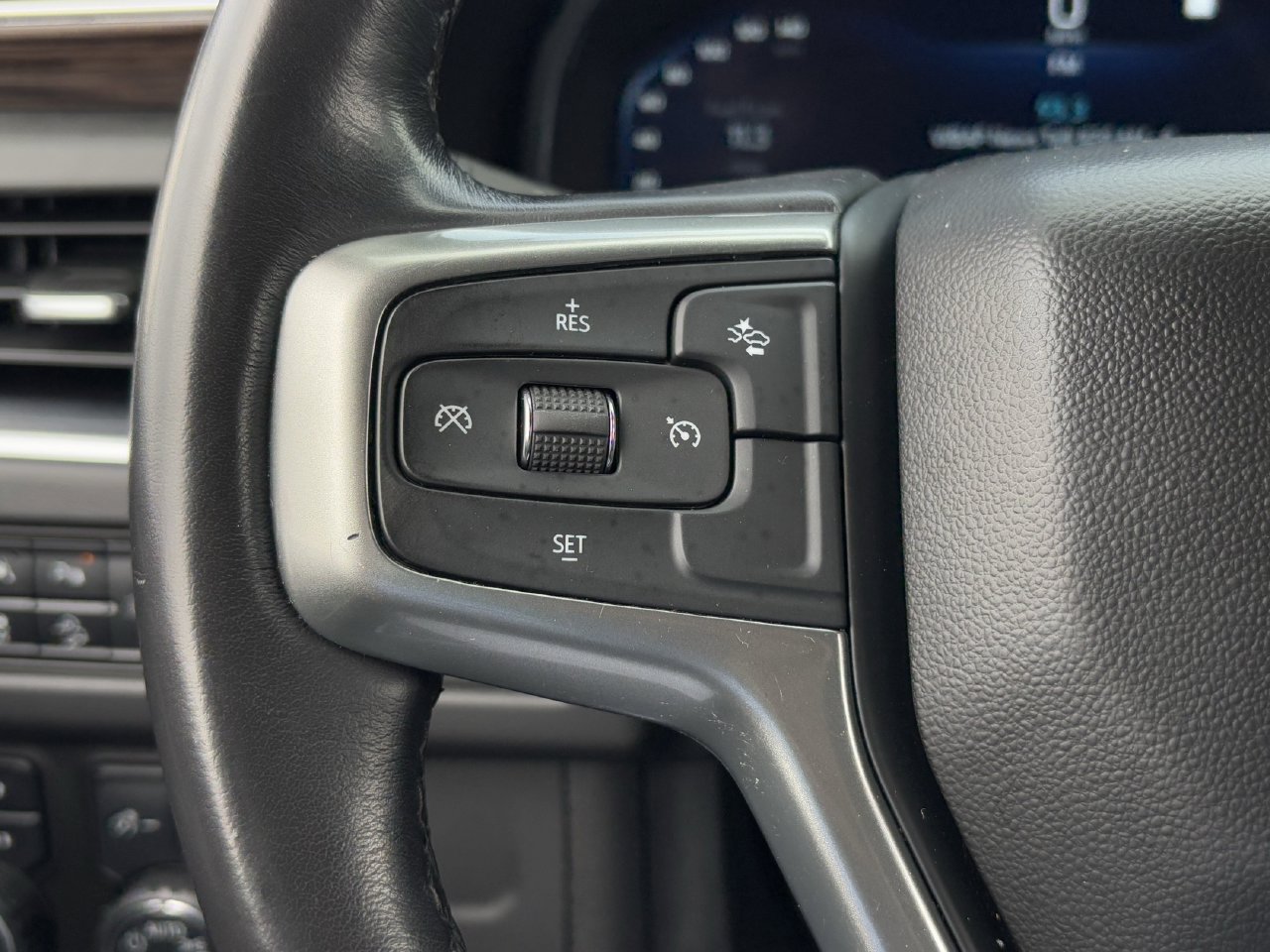 Used 2023 Chevrolet Suburban Z71 AWD/4WD image 16