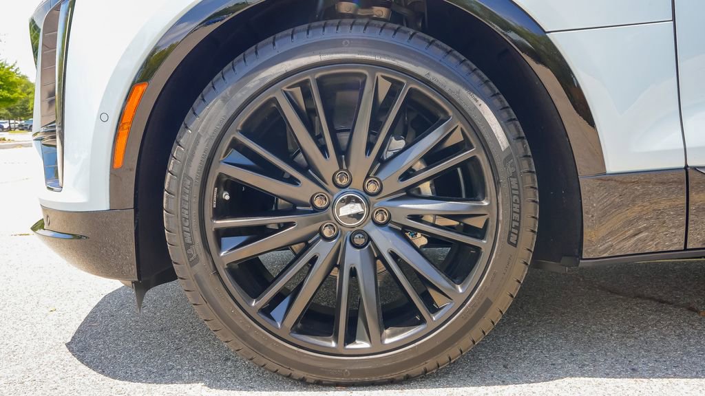 Used 2025 Cadillac Lyriq Sport image 9