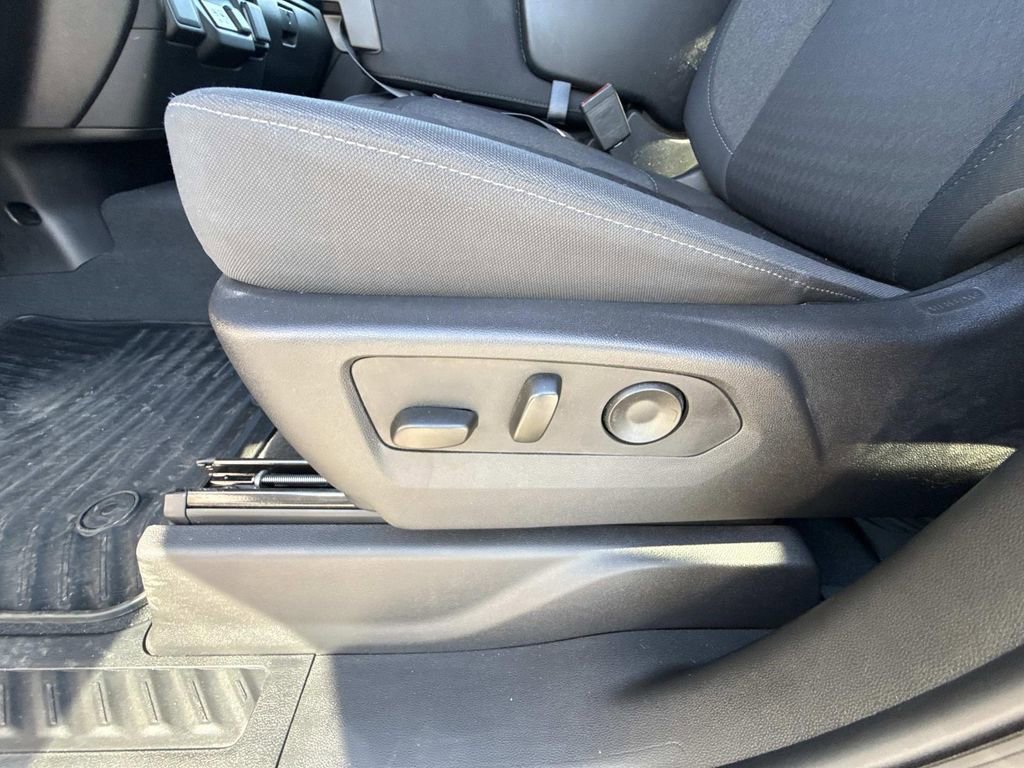 Used 2025 Chevrolet Silverado 1500 Custom image 14