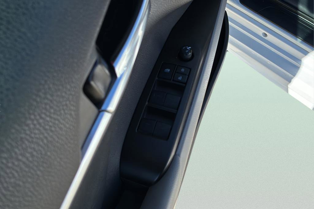 Used 2022 Toyota Camry SE image 11