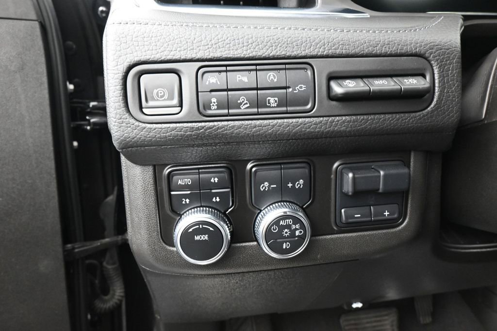 Used 2022 GMC Yukon Denali w/ Denali Premium Package AWD/4WD image 16