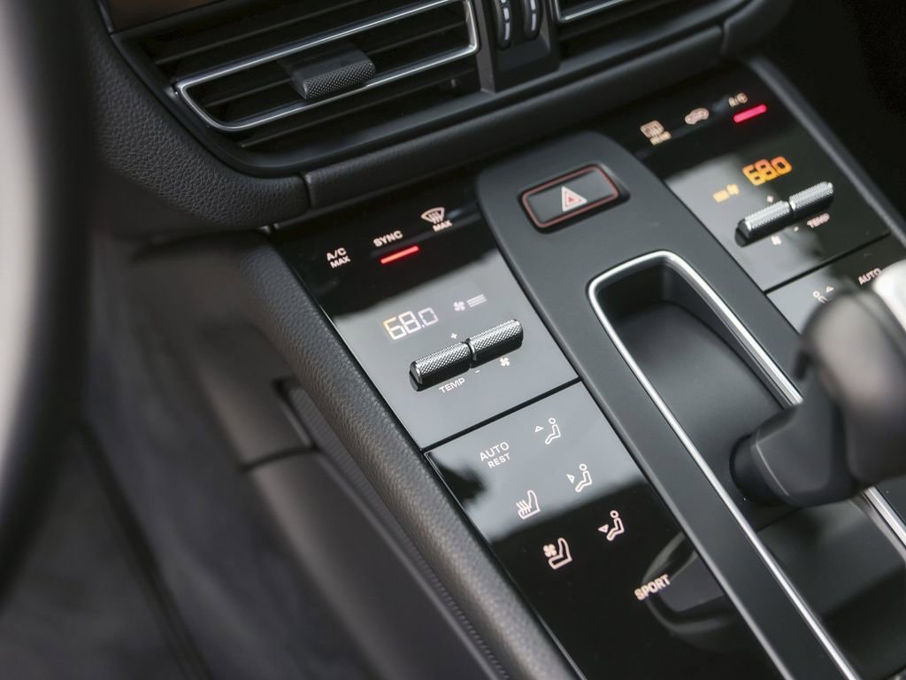 Certified 2025 Porsche Macan image 24