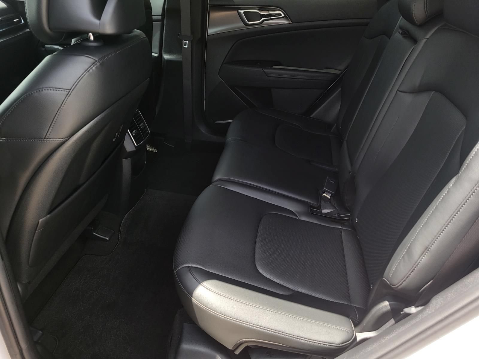 Used 2025 Kia Sportage EX FWD image 11