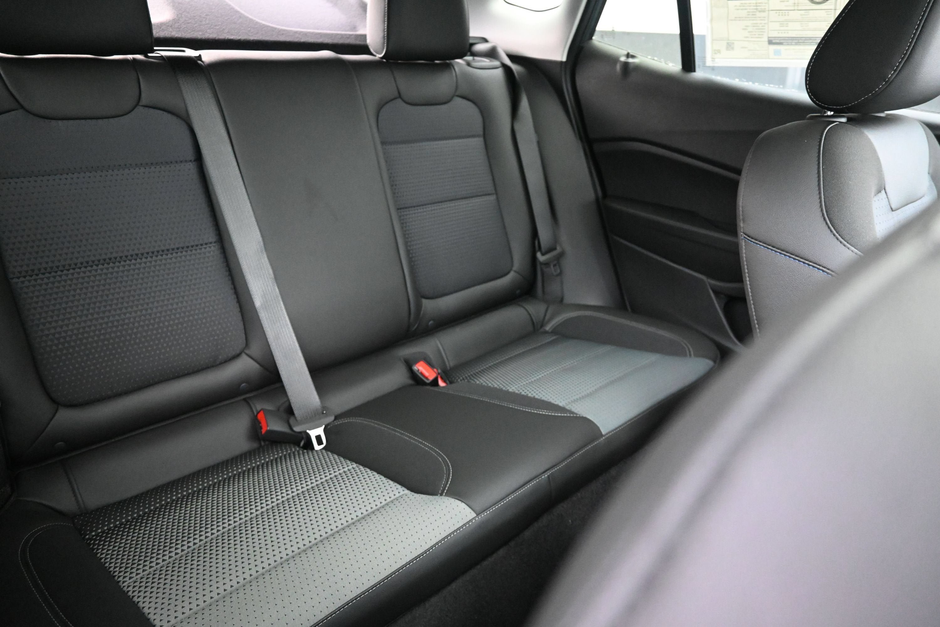 New 2026 Chevrolet Trax LT w/ Sunroof Package FWD image 31