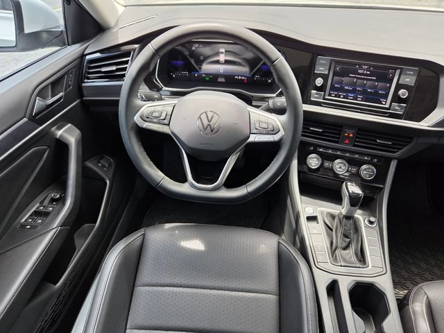 Used 2023 Volkswagen Jetta SE w/ Panoramic Sunroof Package FWD image 15