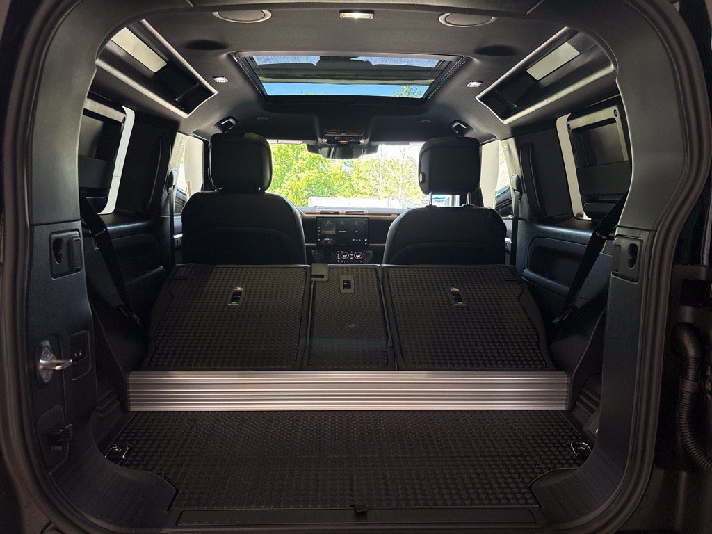 New 2026 Land Rover Defender 90 X-Dynamic SE AWD/4WD image 15