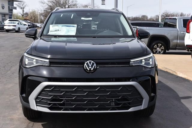 New 2026 Volkswagen Taos SE image 4