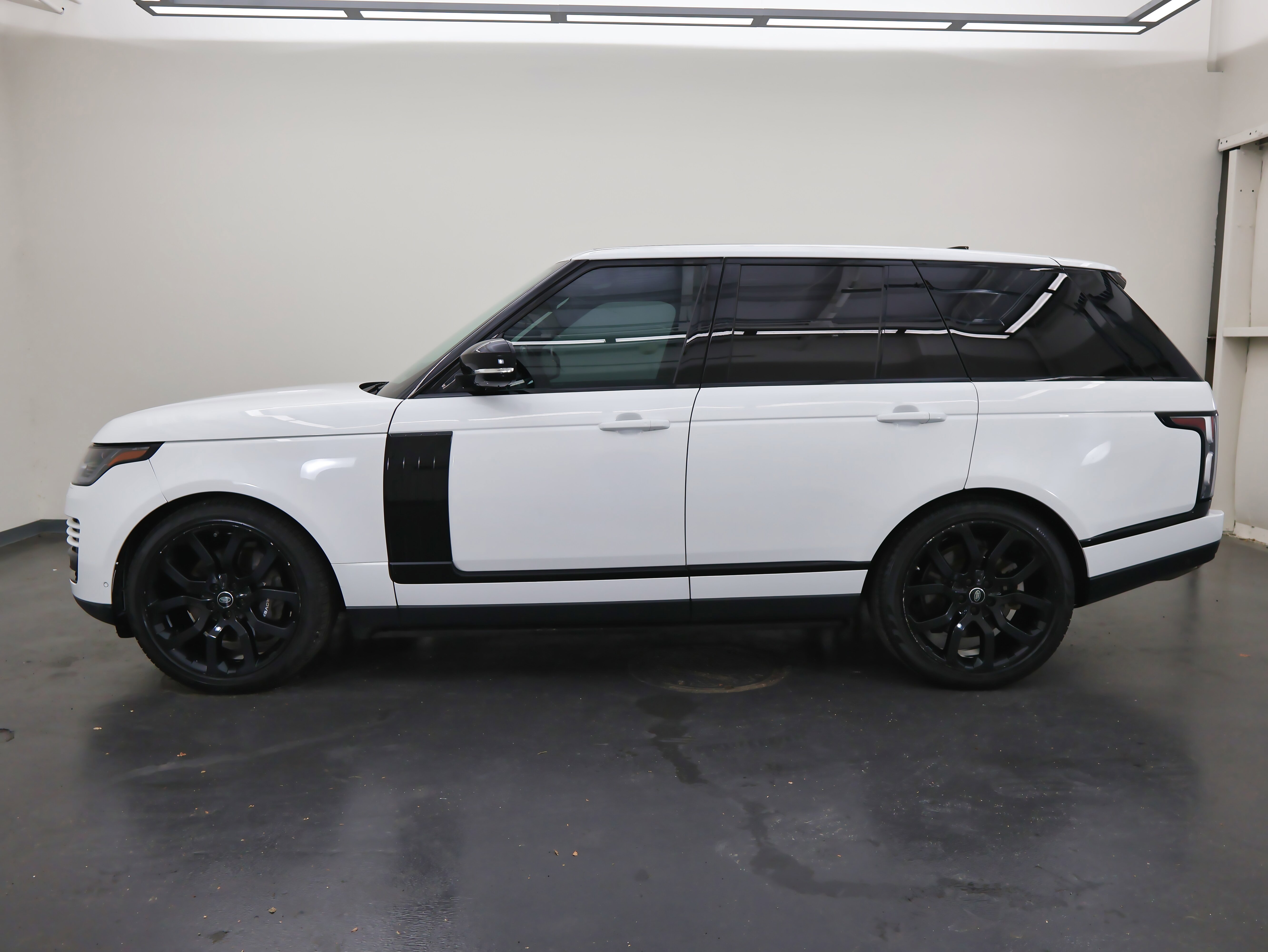 Used 2020 Land Rover Range Rover HSE image 6