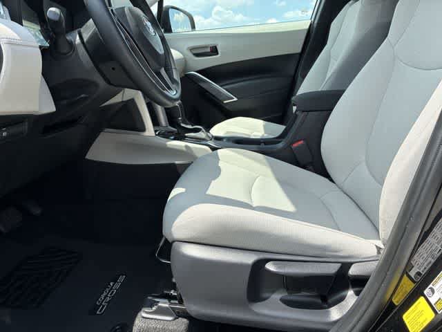 Used 2024 Toyota Corolla Cross LE FWD image 18