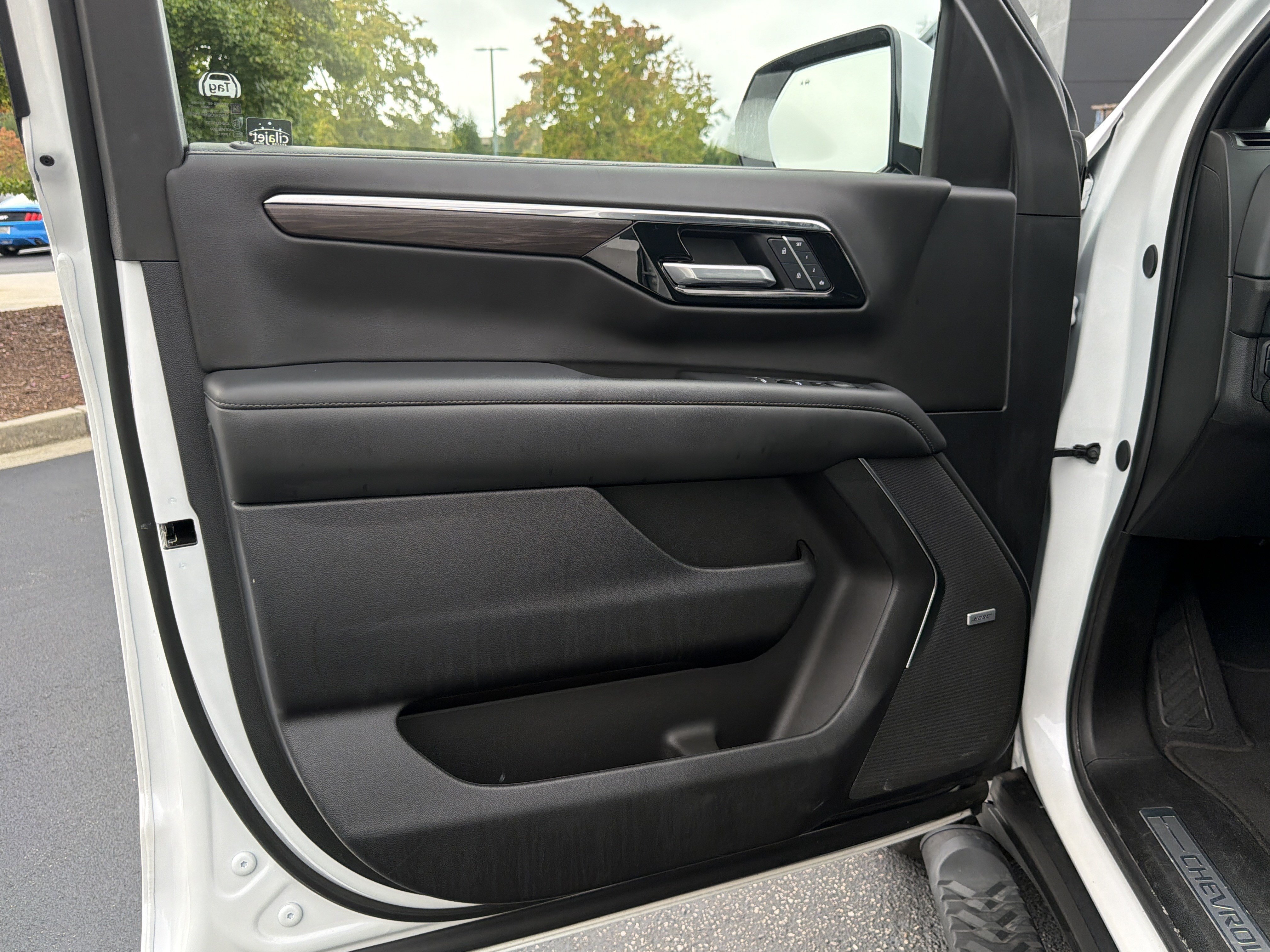 Used 2025 Chevrolet Tahoe Z71 w/ Comfort Package AWD/4WD image 23