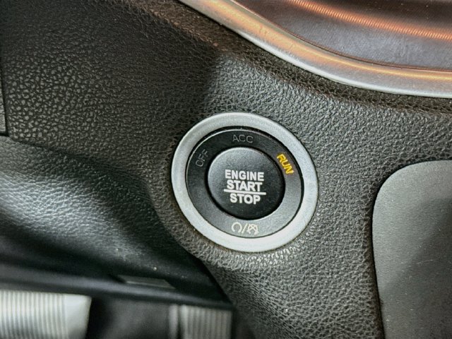 Used 2020 Dodge Charger SXT RWD image 18