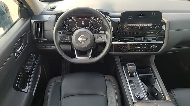 Used 2025 Nissan Pathfinder SL AWD/4WD image 24