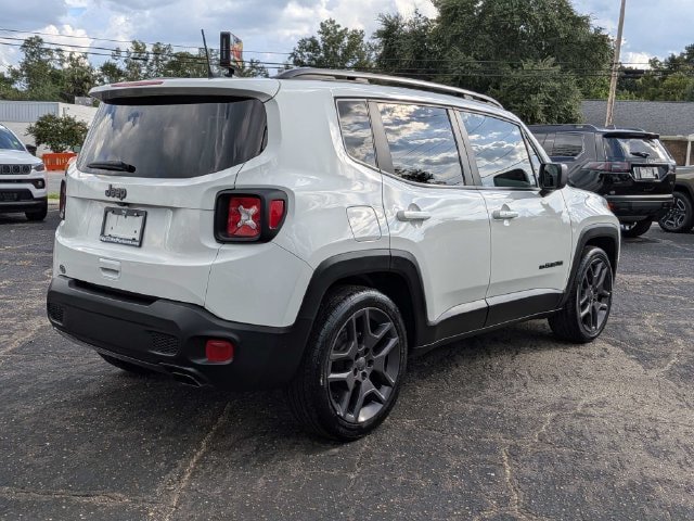 Used 2021 Jeep Renegade Latitude w/ Sun & Sound Group FWD image 4