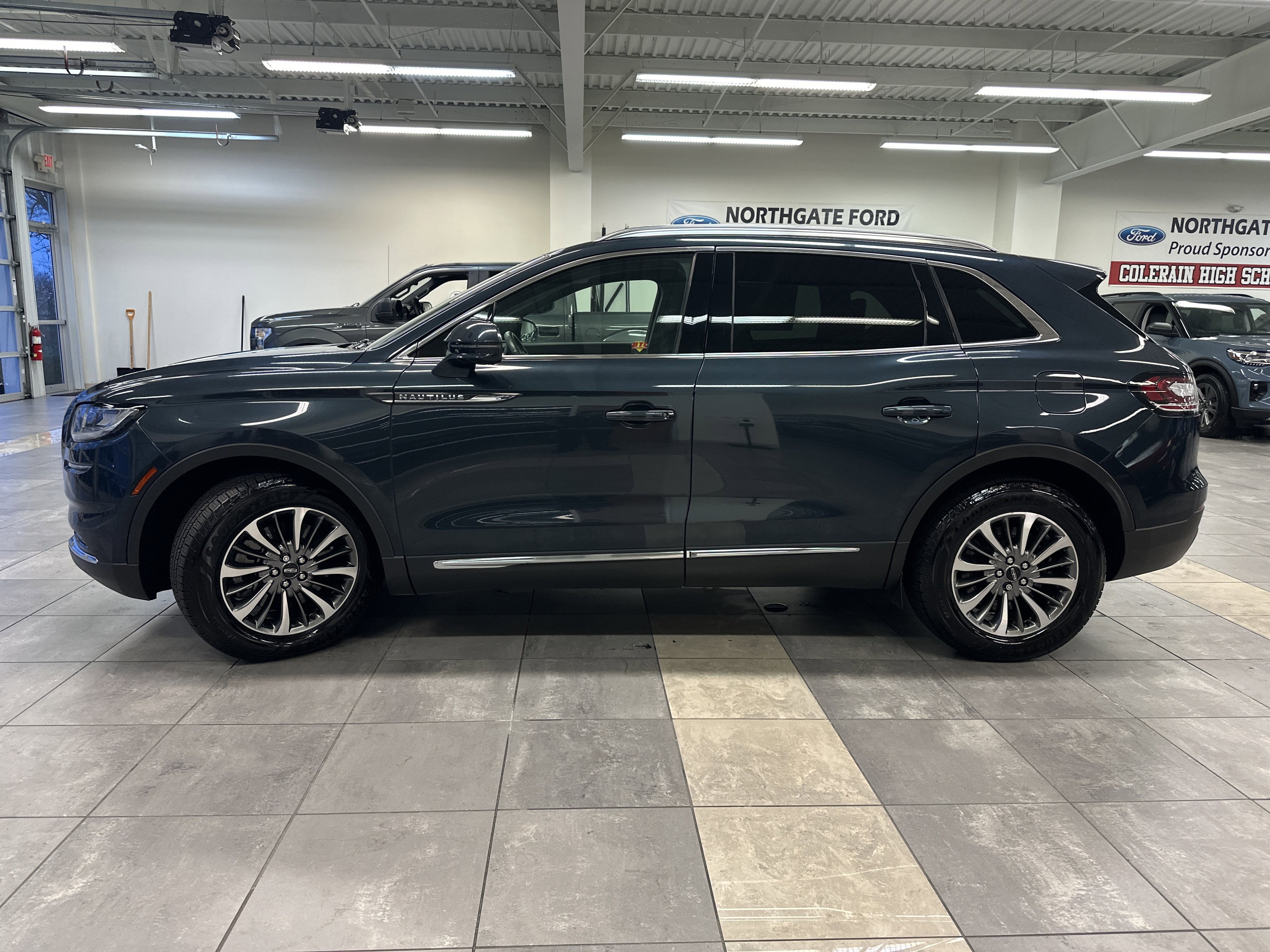 Used 2022 Lincoln Nautilus Reserve w/ Luxury Package image 15