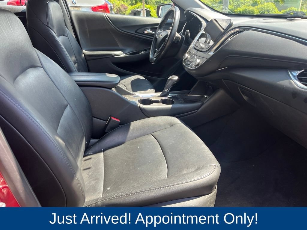 Used 2017 Chevrolet Malibu LT w/ Leather Package FWD image 13