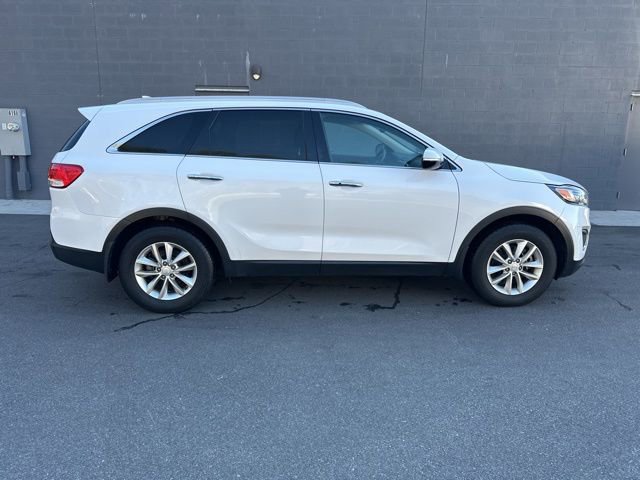 Used 2017 Kia Sorento LX w/ LX Convenience Package image 8