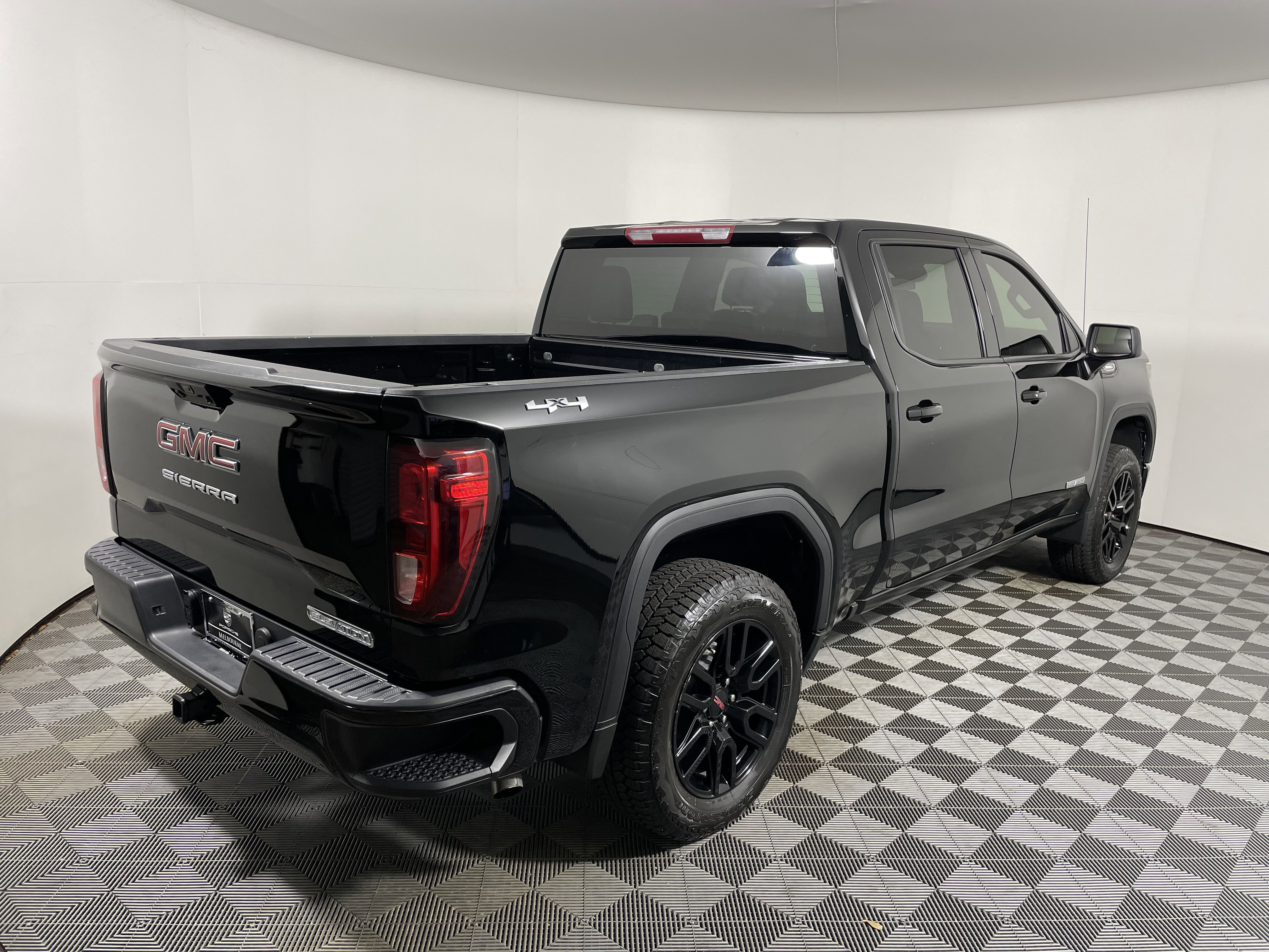 Used 2025 GMC Sierra 1500 Elevation image 5