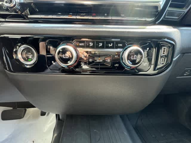 Used 2024 GMC Sierra 1500 SLT image 30