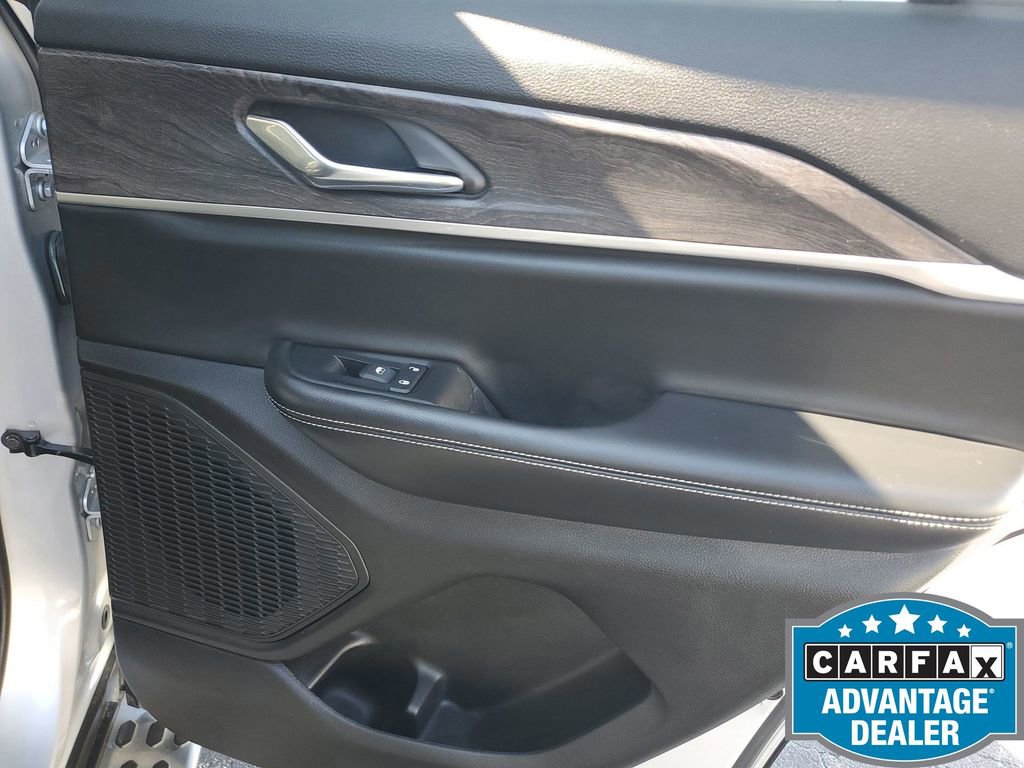 Used 2025 Jeep Grand Cherokee Limited image 46