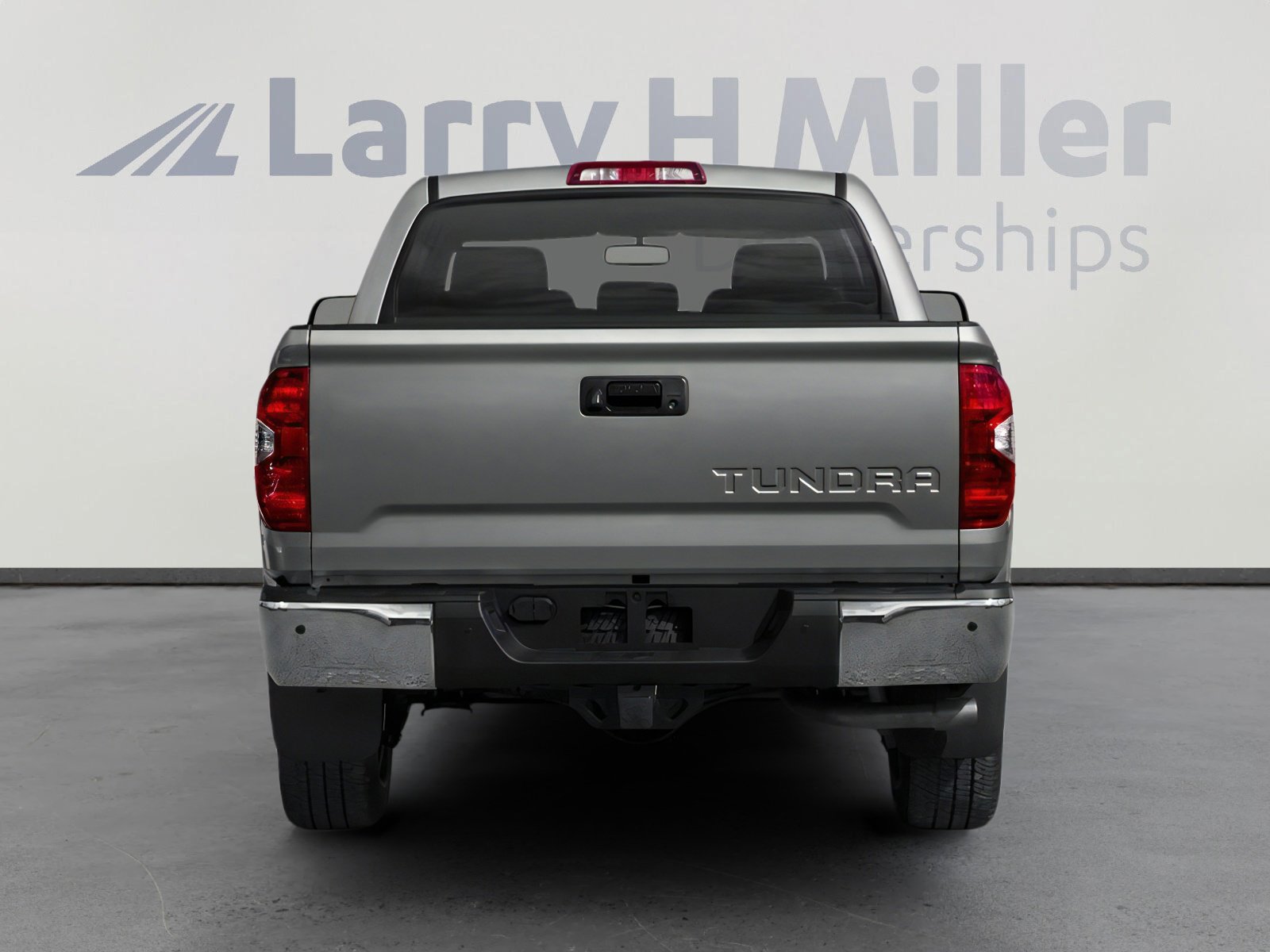 Used 2016 Toyota Tundra SR5 w/ TRD Off Road Package AWD/4WD image 5