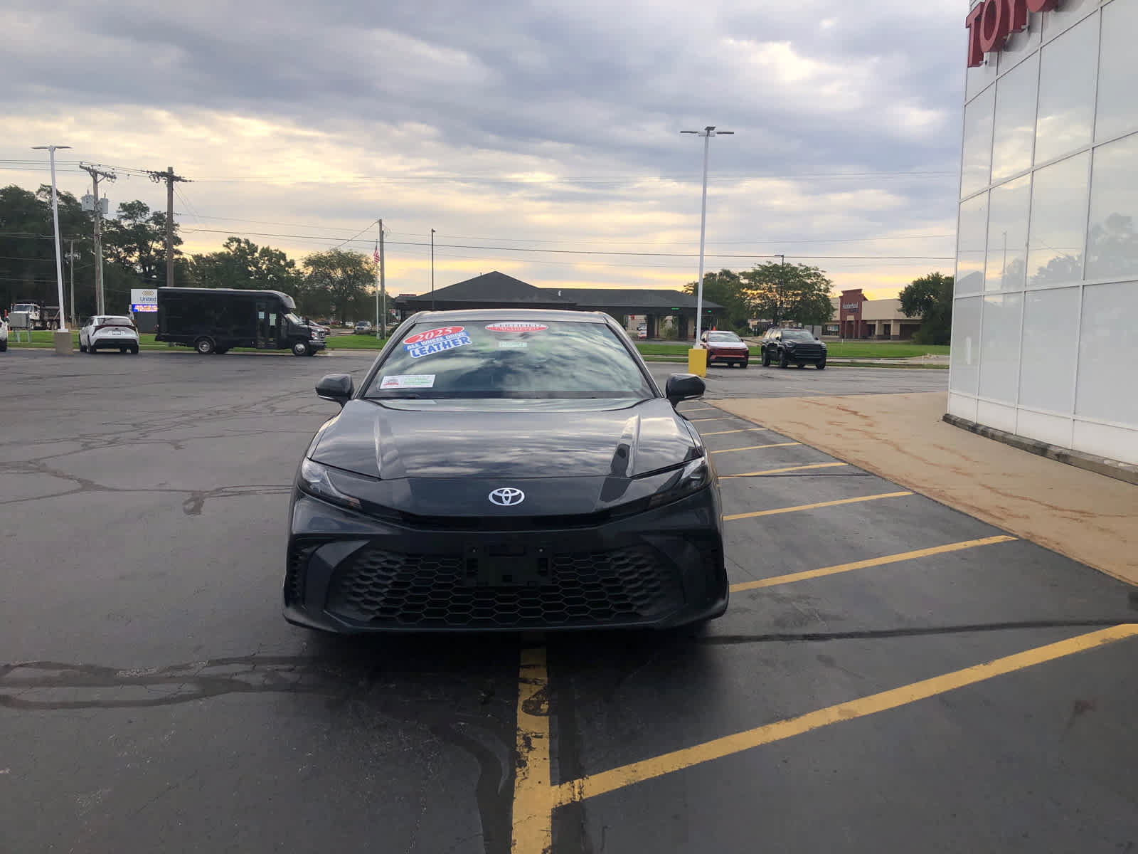 Certified 2025 Toyota Camry SE FWD image 5