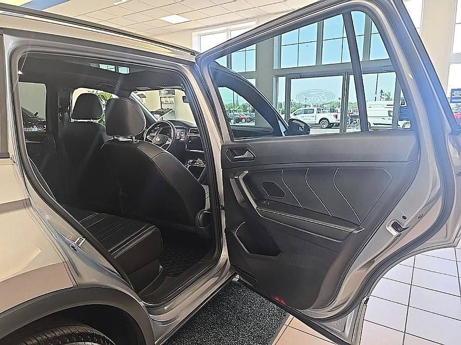 Used 2022 Volkswagen Tiguan SE R-Line AWD/4WD image 33