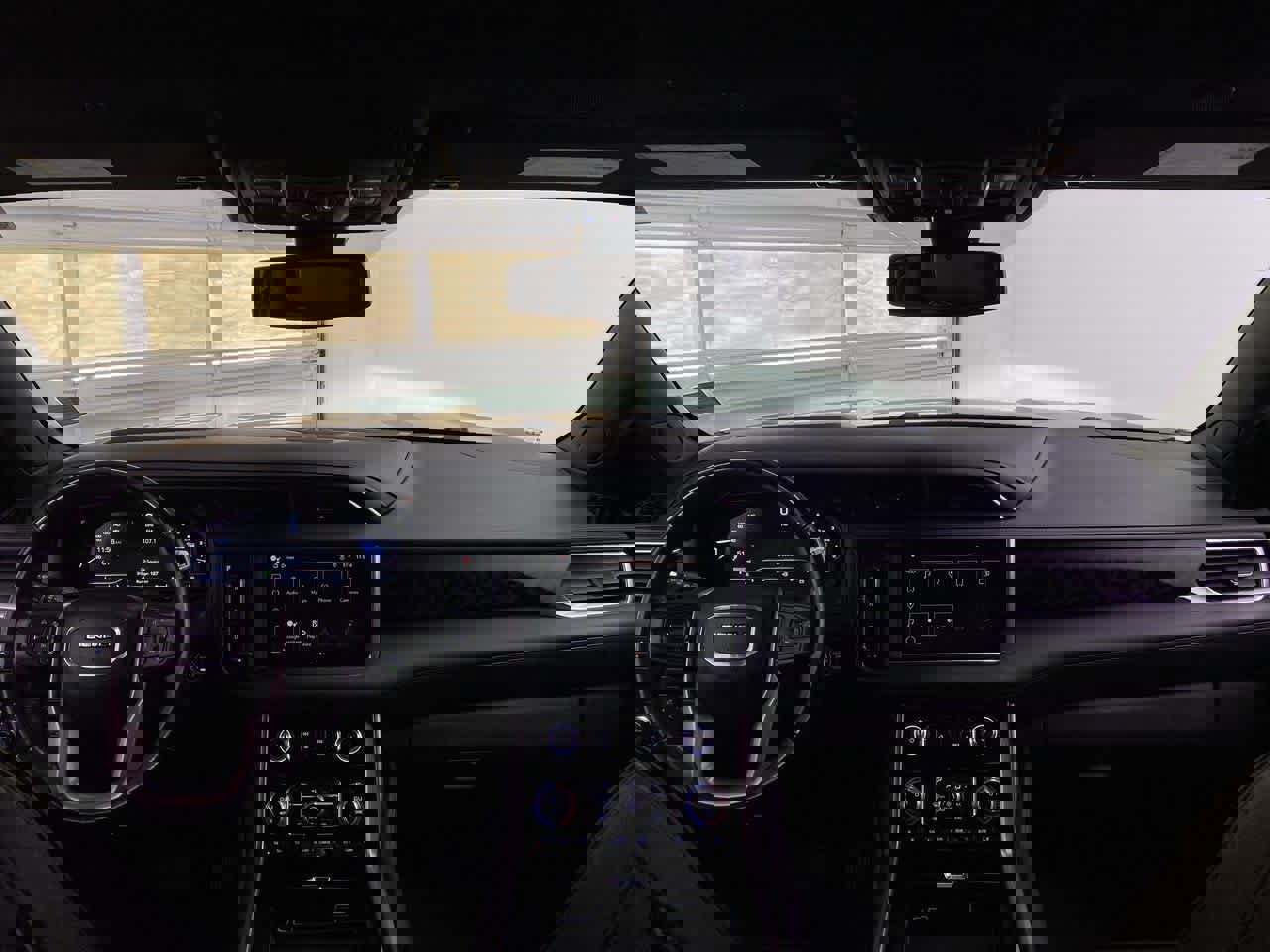 Used 2022 GMC Yukon XL Denali image 12