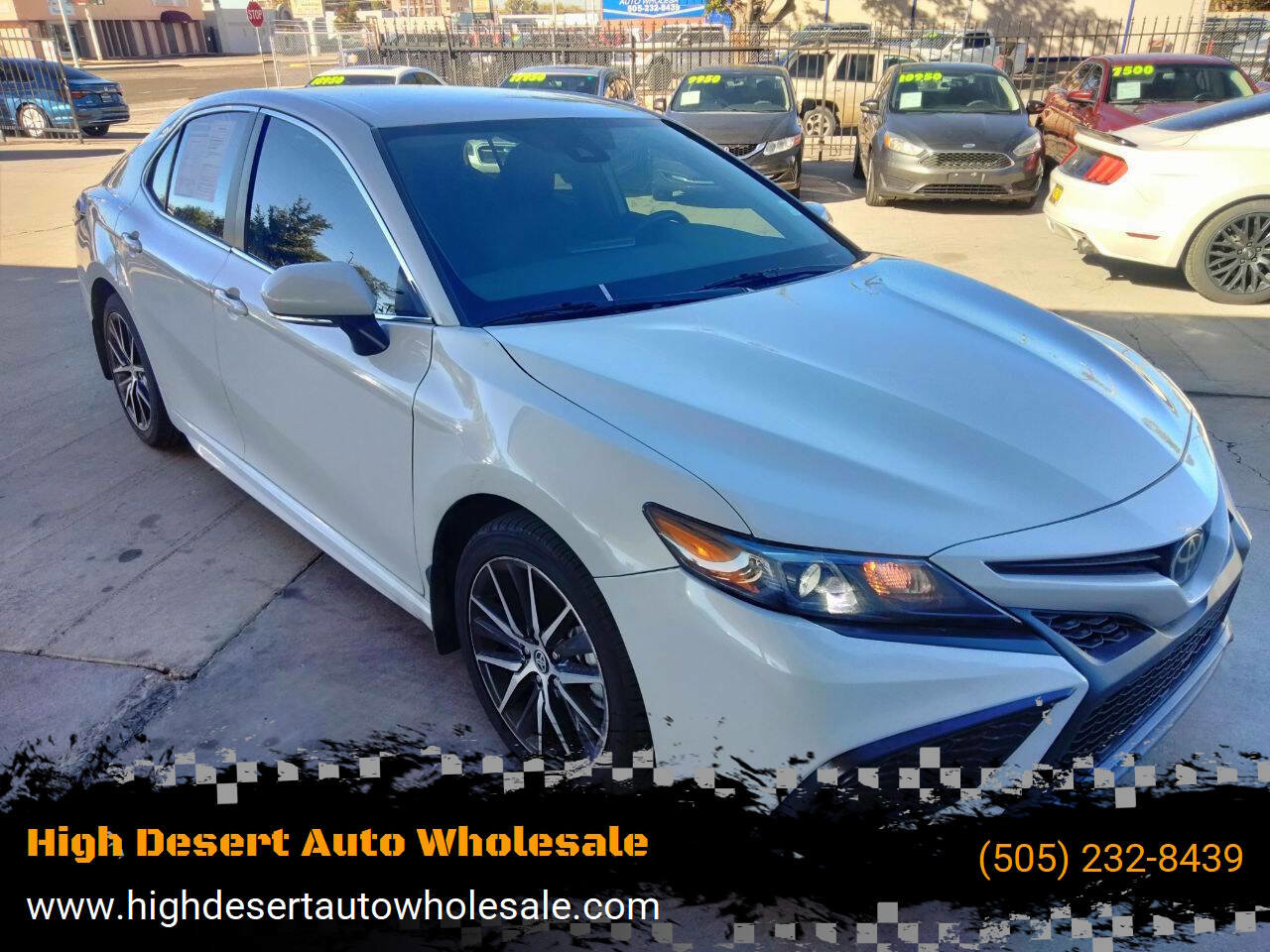 Used 2022 Toyota Camry SE image 1