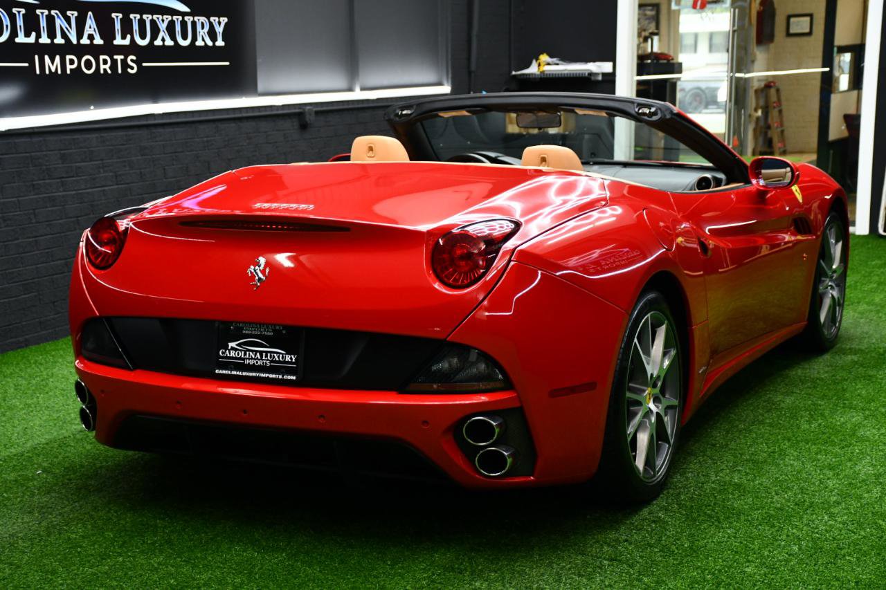 Used 2014 Ferrari California RWD image 14