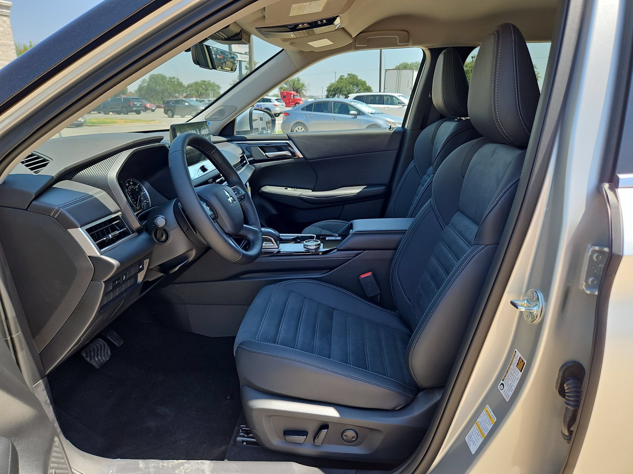 New 2026 Mitsubishi Outlander SE FWD image 9