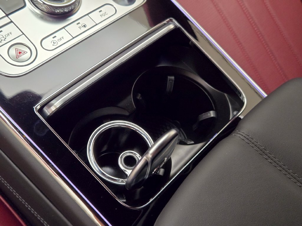 Certified 2023 Bentley Flying Spur V8 AWD/4WD image 39