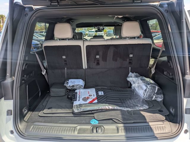 Used 2025 Jeep Wagoneer 4WD w/ Convenience Group I image 12