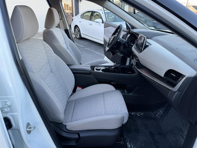 Used 2023 Nissan Rogue SV image 12