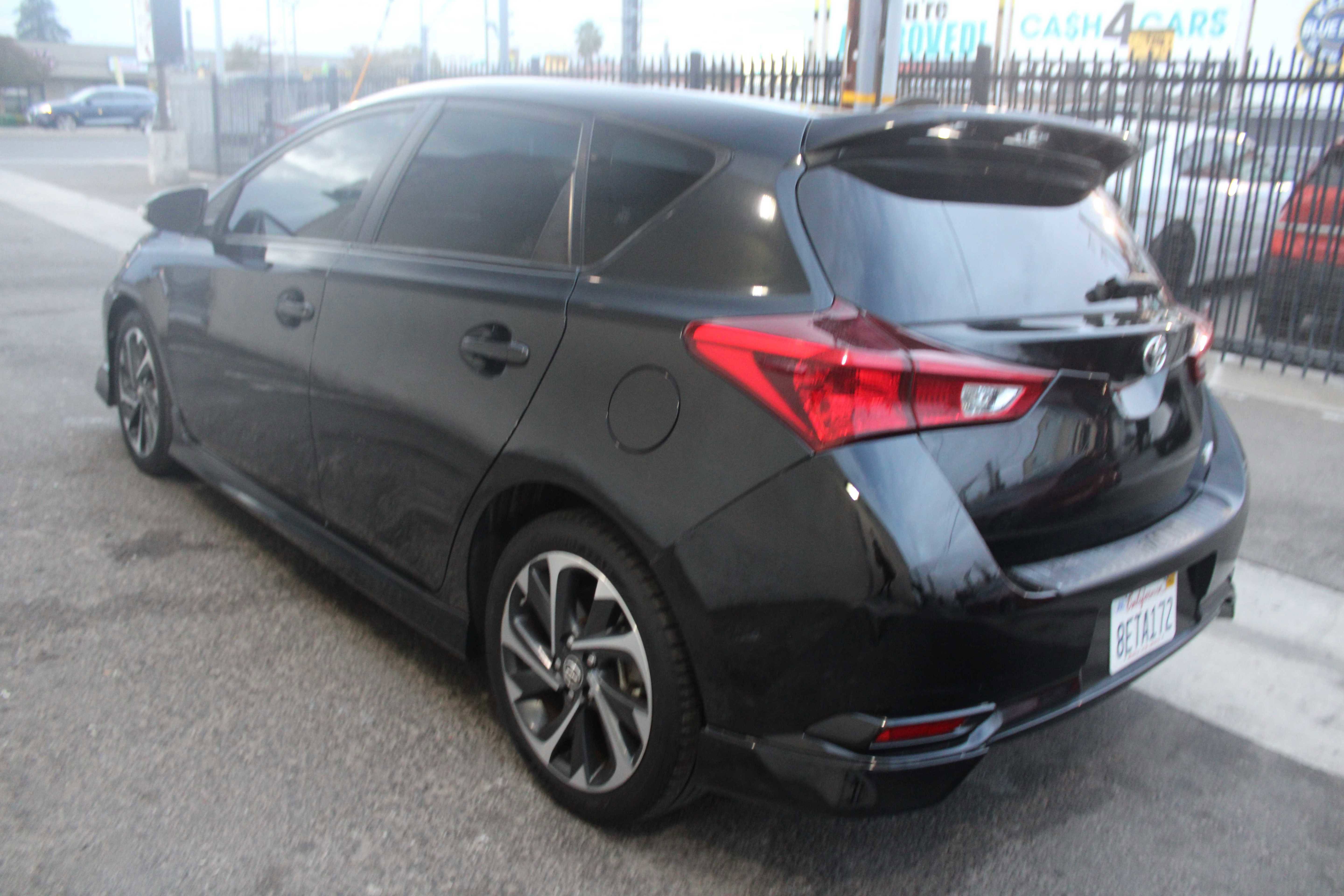 Used 2018 Toyota Corolla iM image 16