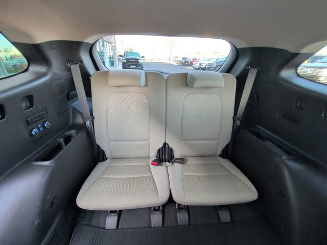 Used 2015 Hyundai Santa Fe GLS image 16