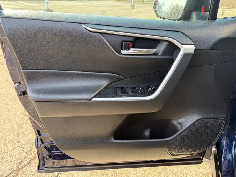 Used 2021 Toyota RAV4 XLE image 19