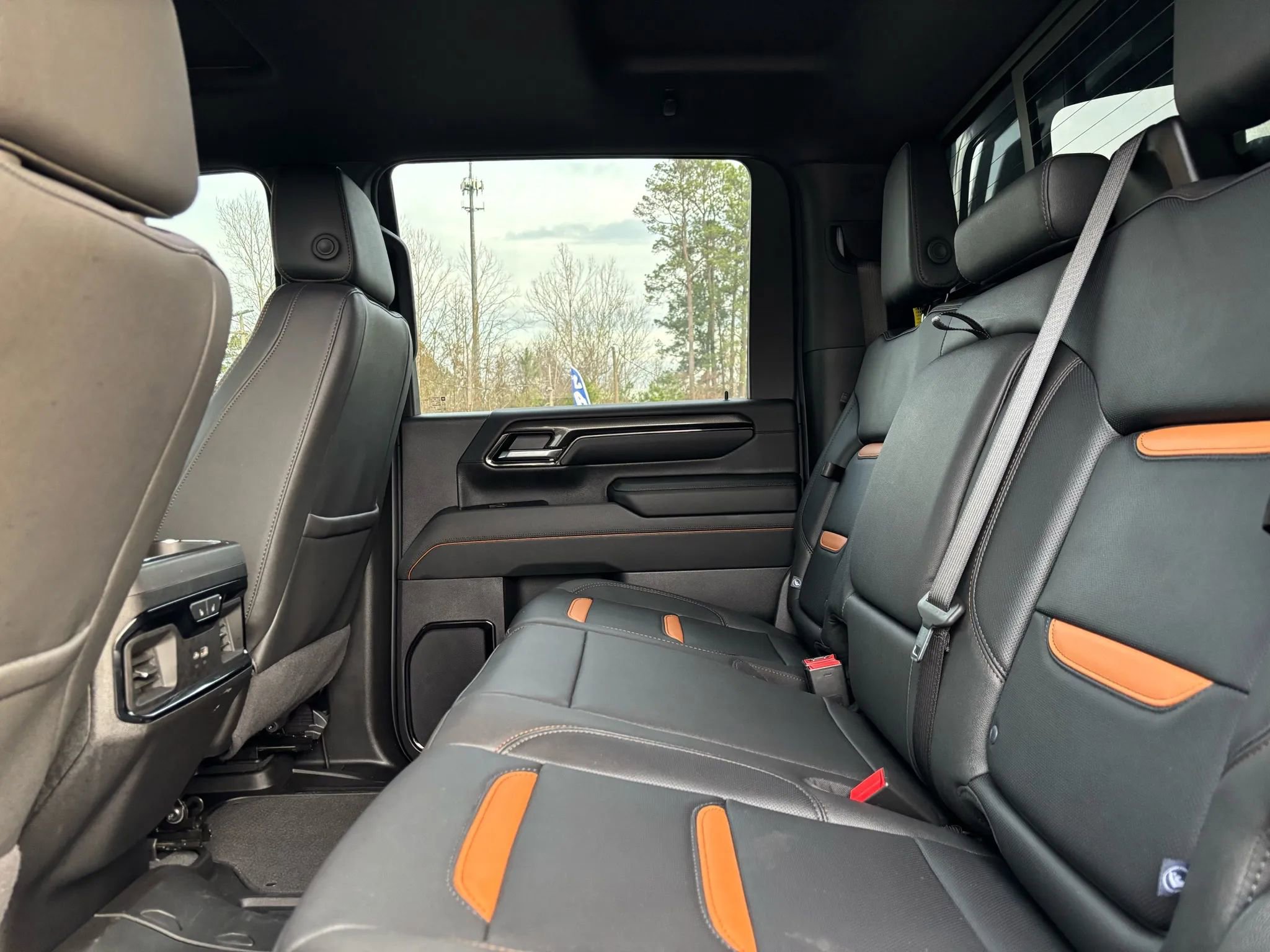 Used 2024 GMC Sierra 2500 AT4 w/ AT4 Premium Plus Package image 18