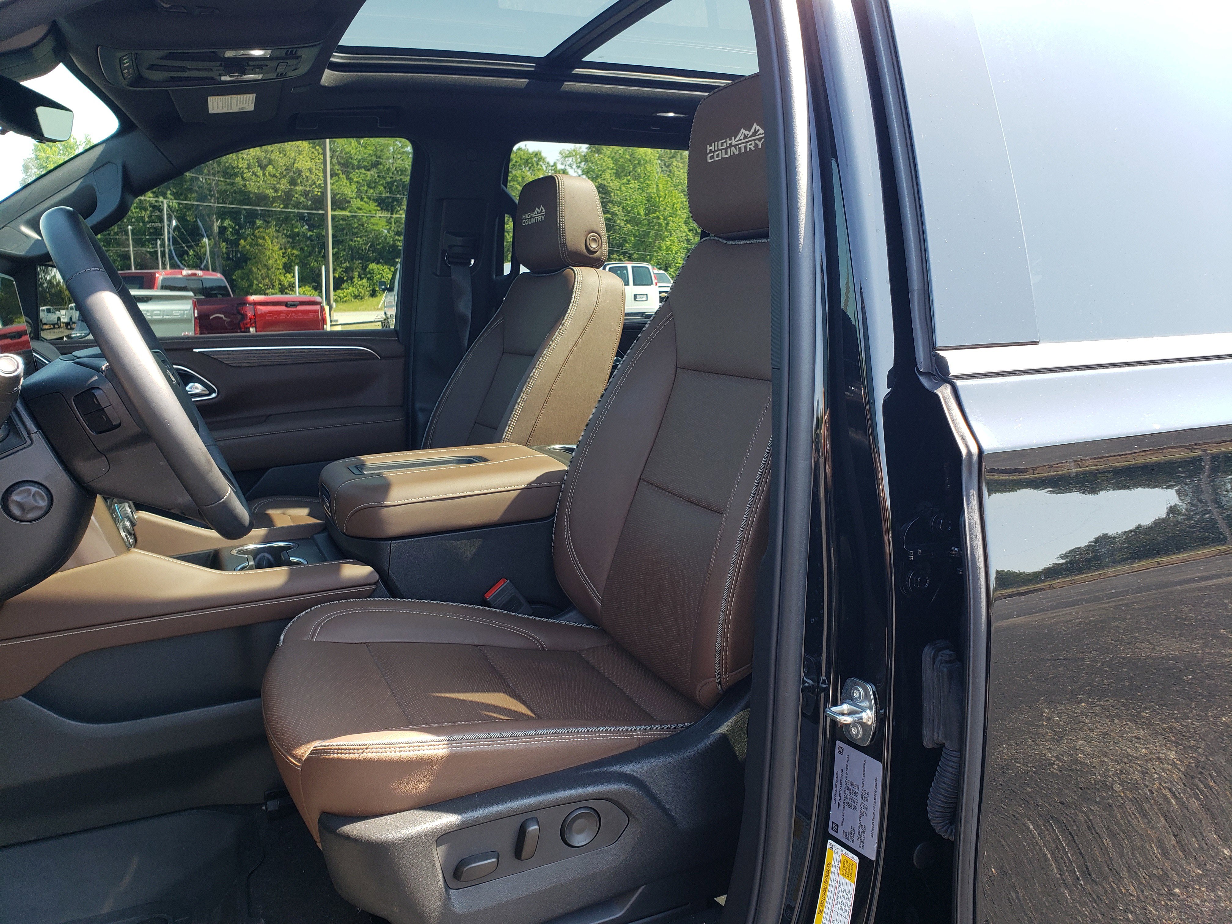 Used 2024 Chevrolet Tahoe High Country RWD image 30