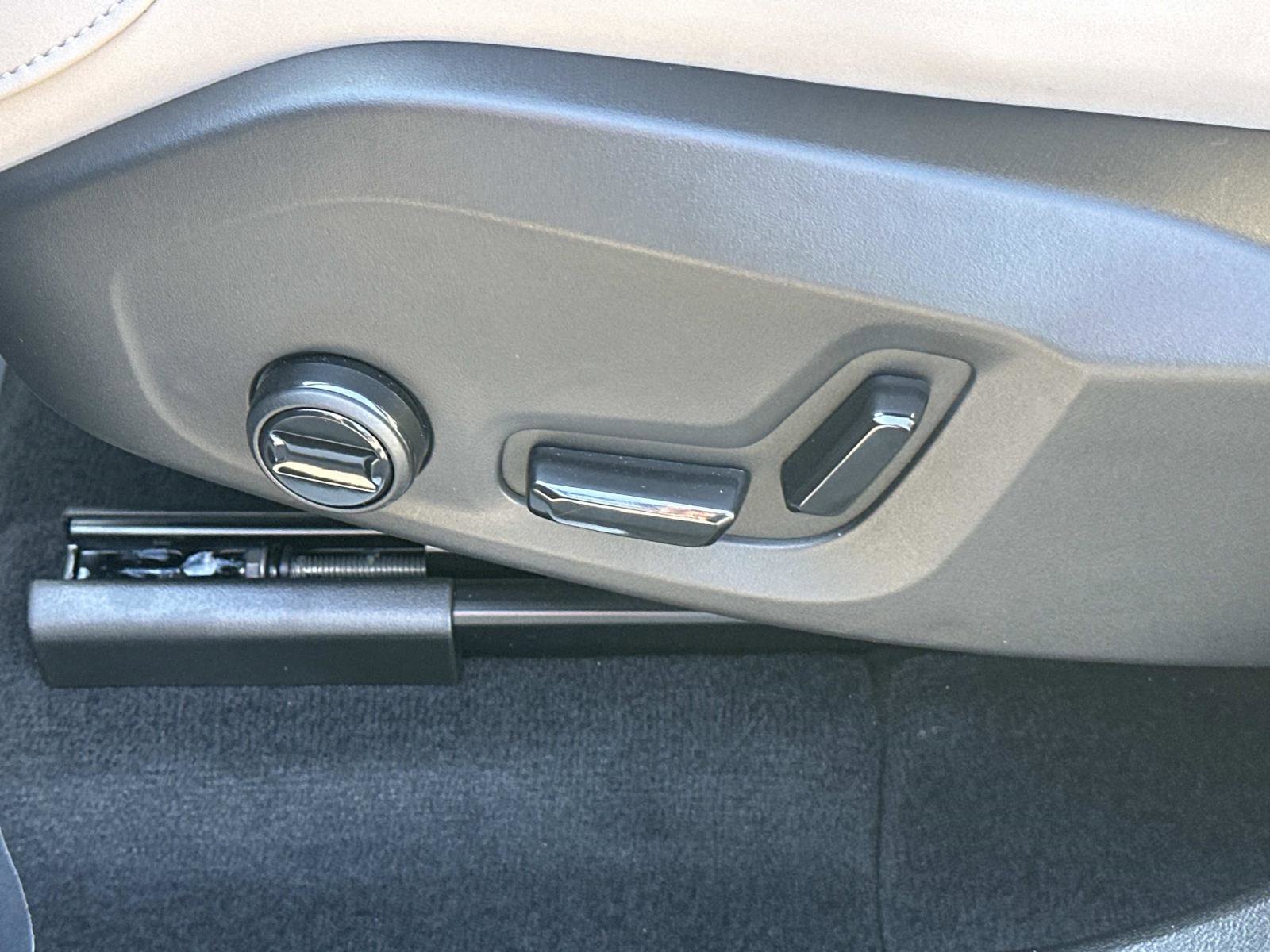 Certified 2026 Volvo XC60 B5 Plus w/ Protection Package Premier image 18