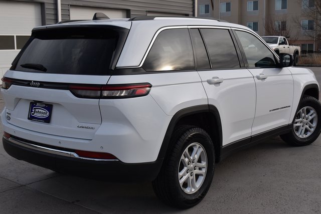 Used 2023 Jeep Grand Cherokee Laredo image 5