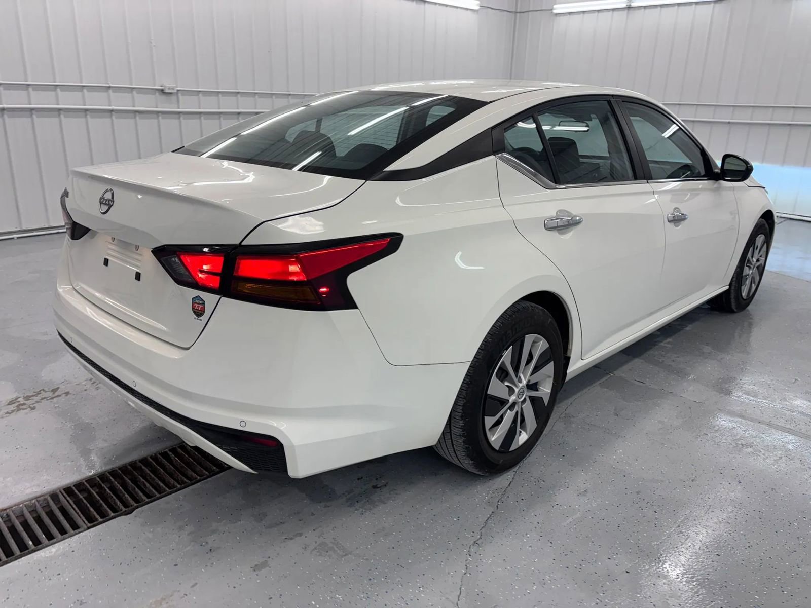Used 2024 Nissan Altima 2.5 S FWD image 6
