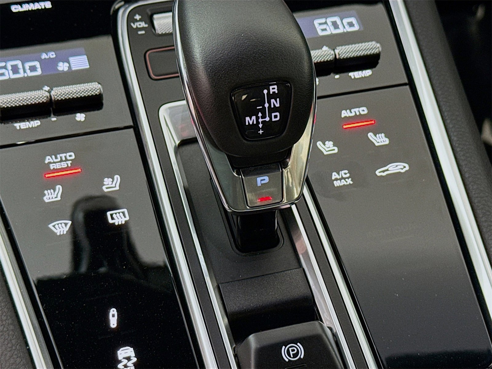 Used 2022 Porsche Panamera Platinum Edition image 17