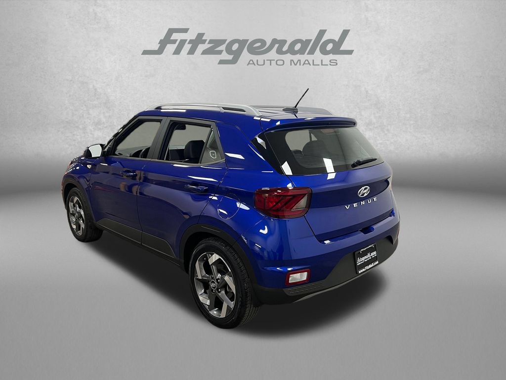 Used 2025 Hyundai Venue Limited FWD image 3