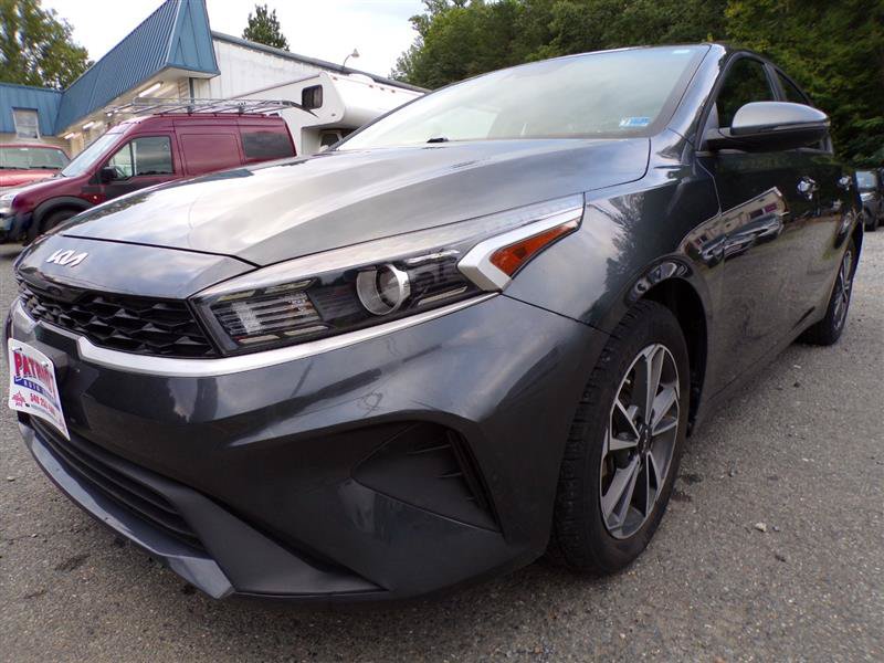 Used 2023 Kia Forte LXS w/ LXS Technology Package FWD image 3