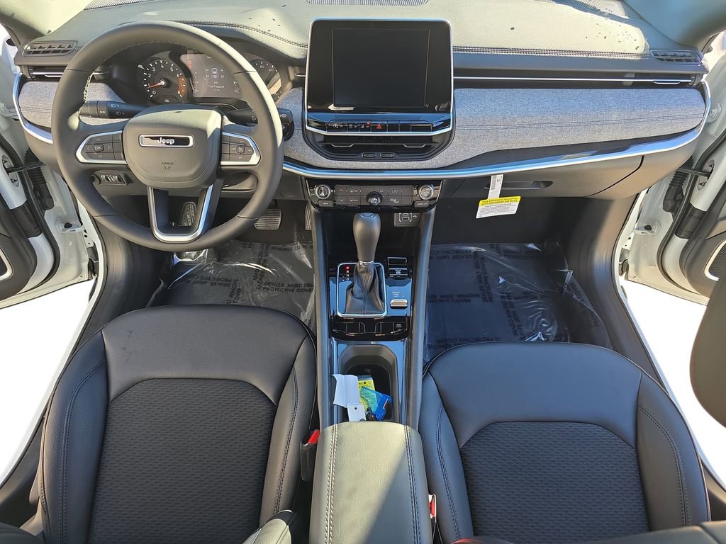 New 2026 Jeep Compass Latitude image 9