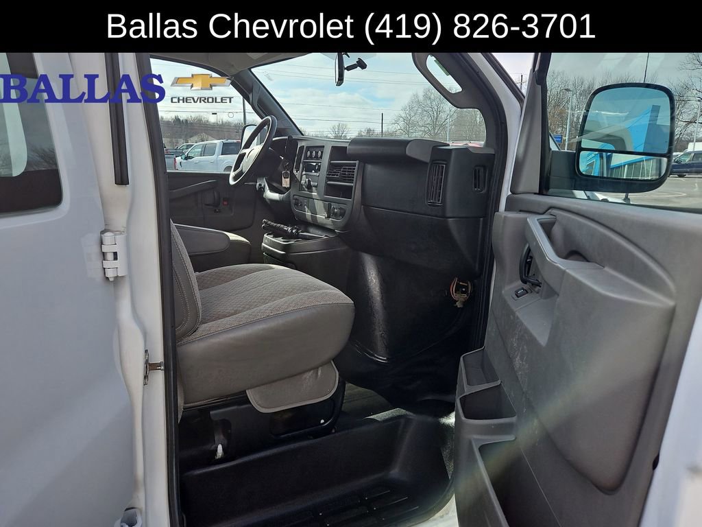 Used 2017 Chevrolet Express 2500 image 27