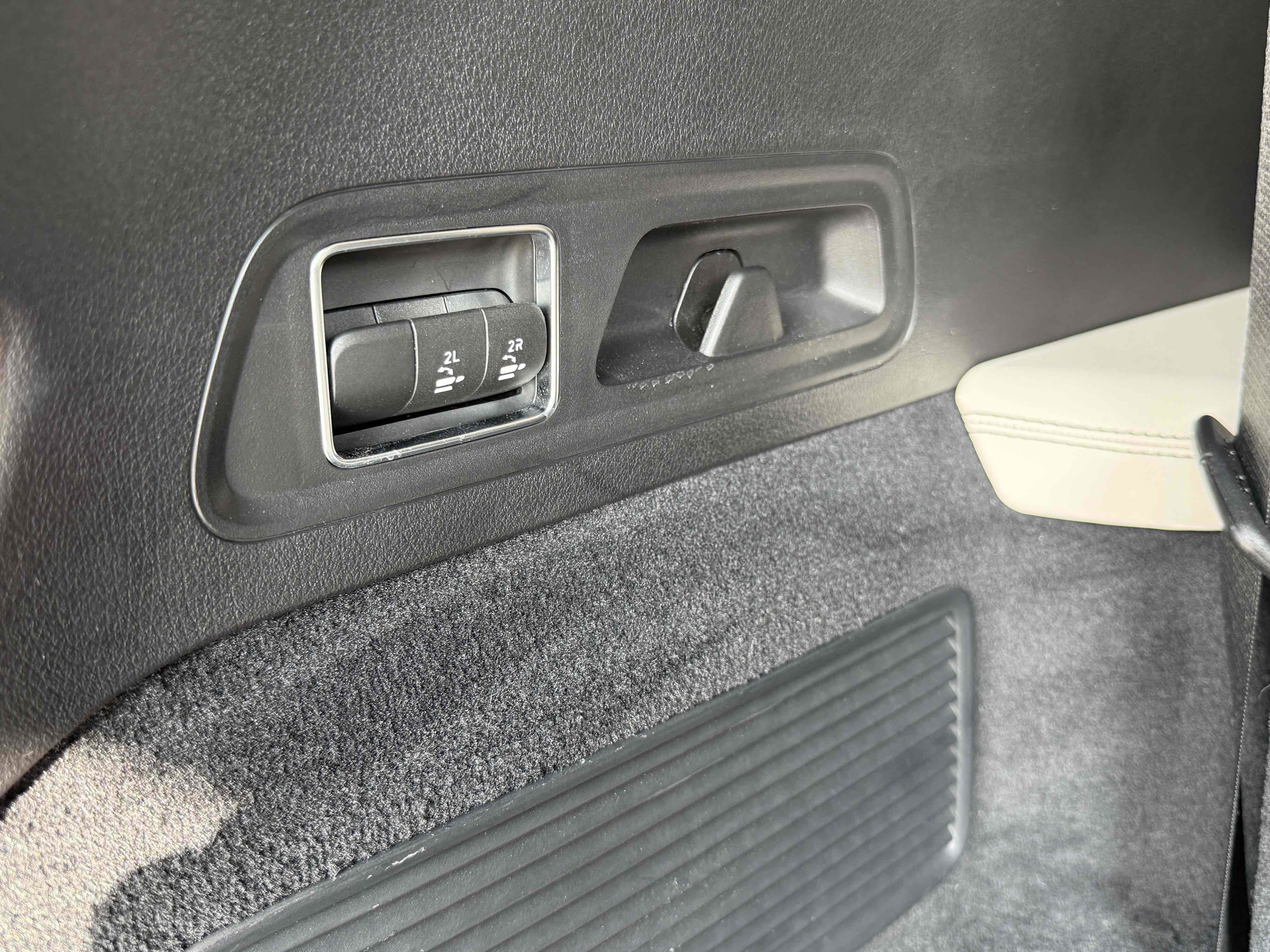 Used 2024 Mercedes-Benz GLS 63 AMG 4MATIC image 65