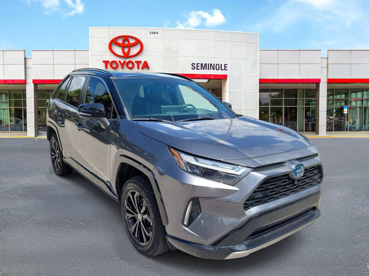 Used 2024 Toyota RAV4 XSE AWD/4WD image 2